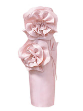 Load image into Gallery viewer, Anwen Strapless Flower Midi Dress In Blush
