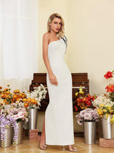 Load image into Gallery viewer, Huck One Shoulder Flower Bandage Dress
