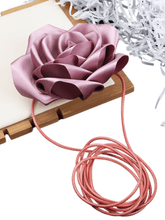 Load image into Gallery viewer, Jovana Flower Choker
