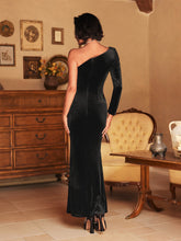 Load image into Gallery viewer, Sheyla Pearl Flower Velvet Maxi Dress
