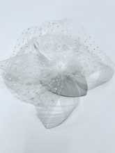 Load image into Gallery viewer, Vlad Feather Mesh Cocktail Hat In White
