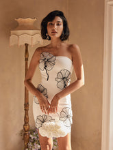 Load image into Gallery viewer, Yeni Strapless Flower Crystal Bandage Dress
