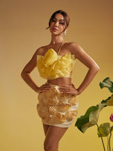 Load image into Gallery viewer, Zyla Flower Tulle Crop Top
